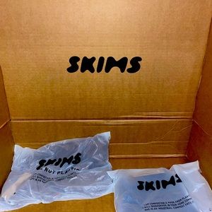 SKIMS FITS EVERYBODY HIGH NECK BODYSUIT | COCOA × 1
COCOA / M